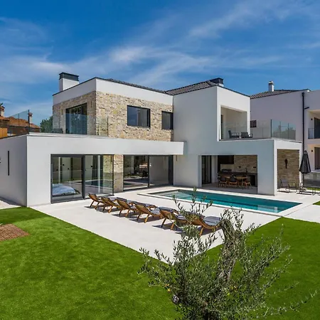 Luxurious In *