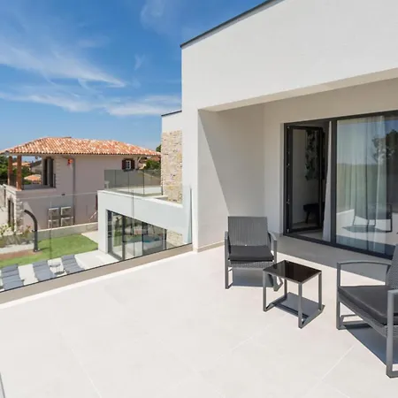 3 Bedroom Stunning In Semesterbostad Poreč