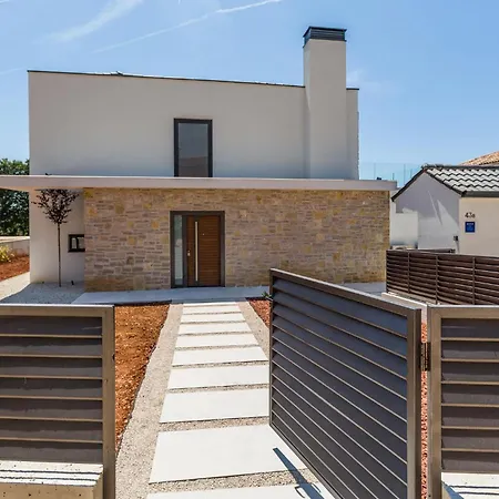 3 Bedroom Stunning In Semesterbostad